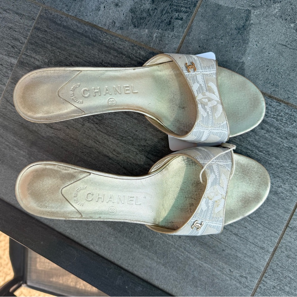 Chanel Vintage Cream kitten heel slide sandals mules with open toe, 38.5 or 8 US
